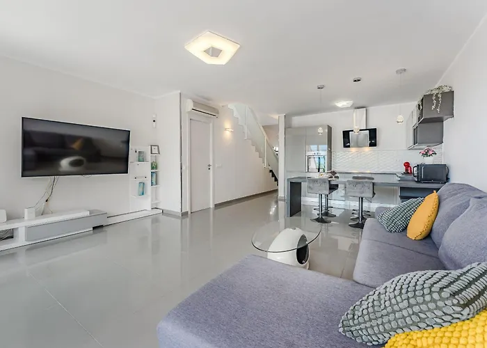 Townhouse Near The Ocean * Адехе